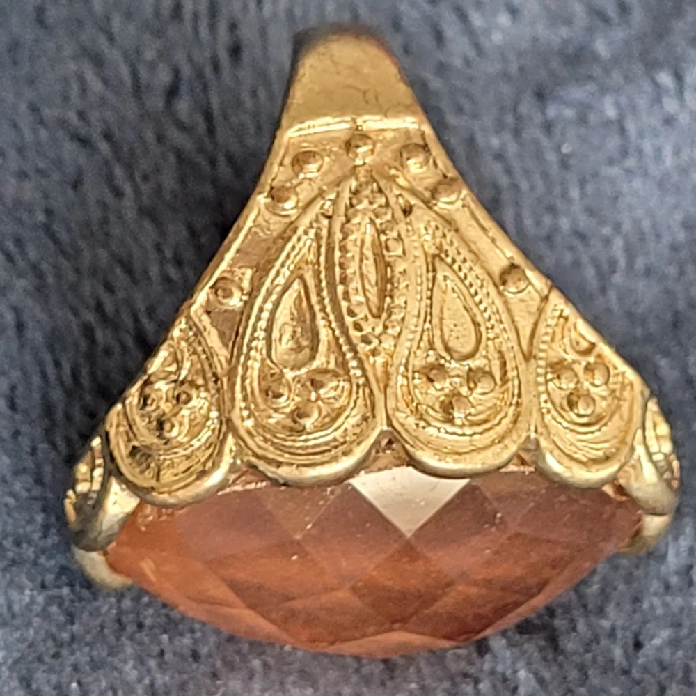 Large Boho Forever21 Ring with Paisley details. Size 8 - Picture 4 of 4